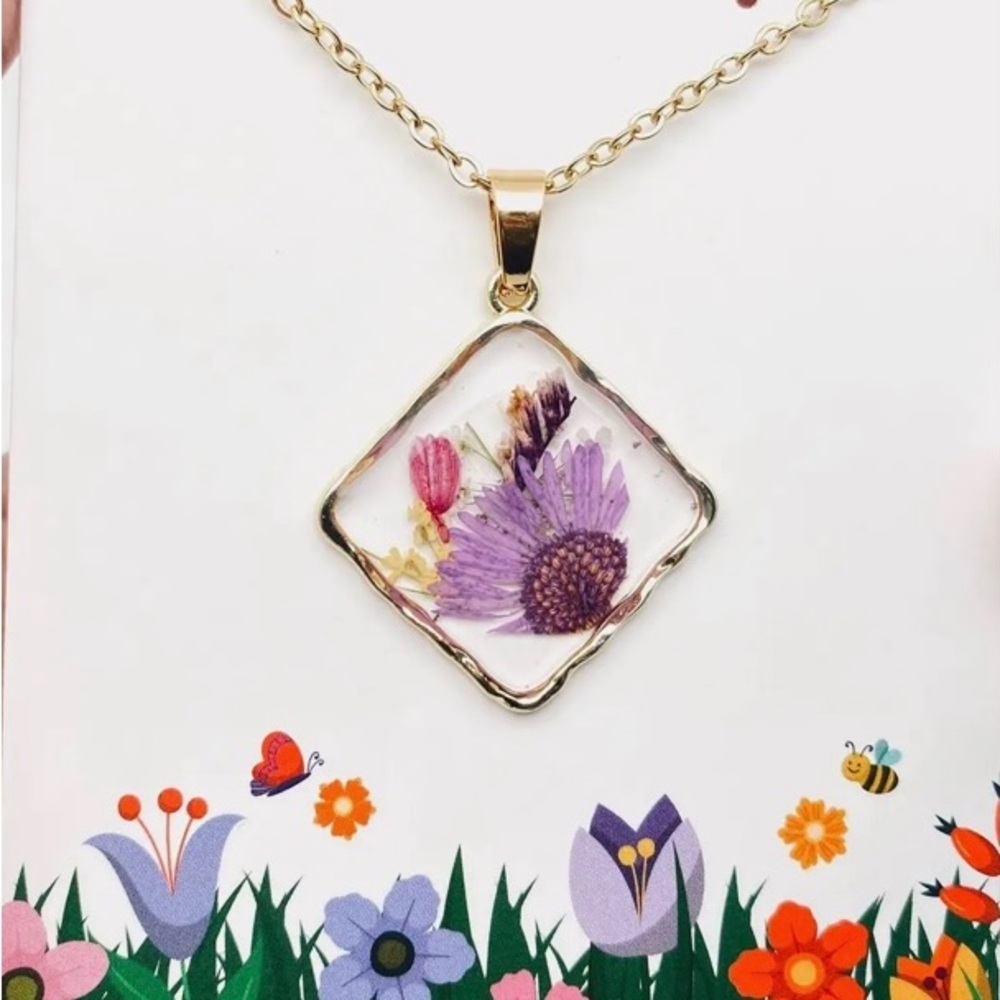 Gold Floral Pendant Necklace